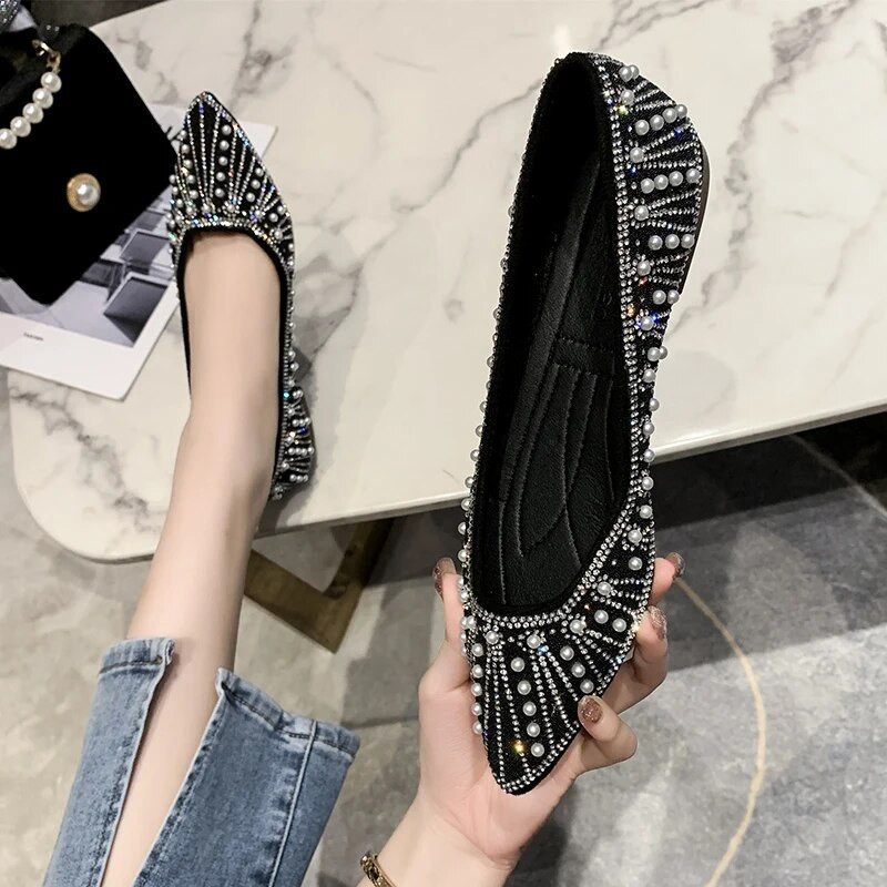 Skatuves apavi sievietēm Luksusa auklas krelles balerīnas ar smailiem purngaliem, pērļu balets, dzīvokļi Sieviešu rhinestones kāzu ballīte Zapatos