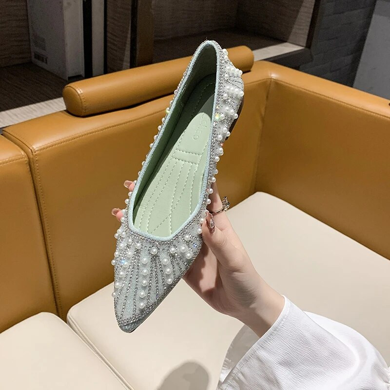 Skatuves apavi sievietēm Luksusa auklas krelles balerīnas ar smailiem purngaliem, pērļu balets, dzīvokļi Sieviešu rhinestones kāzu ballīte Zapatos