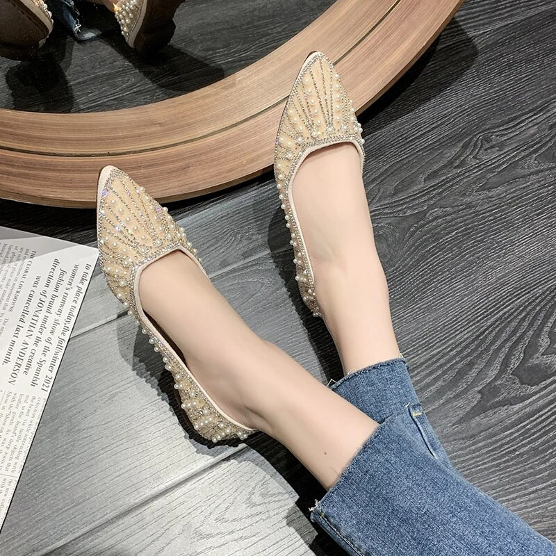 Skatuves apavi sievietēm Luksusa auklas krelles balerīnas ar smailiem purngaliem, pērļu balets, dzīvokļi Sieviešu rhinestones kāzu ballīte Zapatos