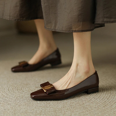 Moteriškos plokščios elegantiškos suknelės batai lakinės odos slydimo ant valties batai kvadratiniai pirštai biuro moteriški batai peteliškės zapatillas Mujer 9919N