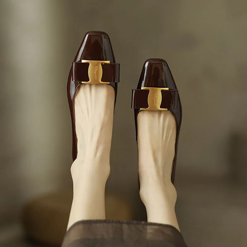 Moteriškos plokščios elegantiškos suknelės batai lakinės odos slydimo ant valties batai kvadratiniai pirštai biuro moteriški batai peteliškės zapatillas Mujer 9919N