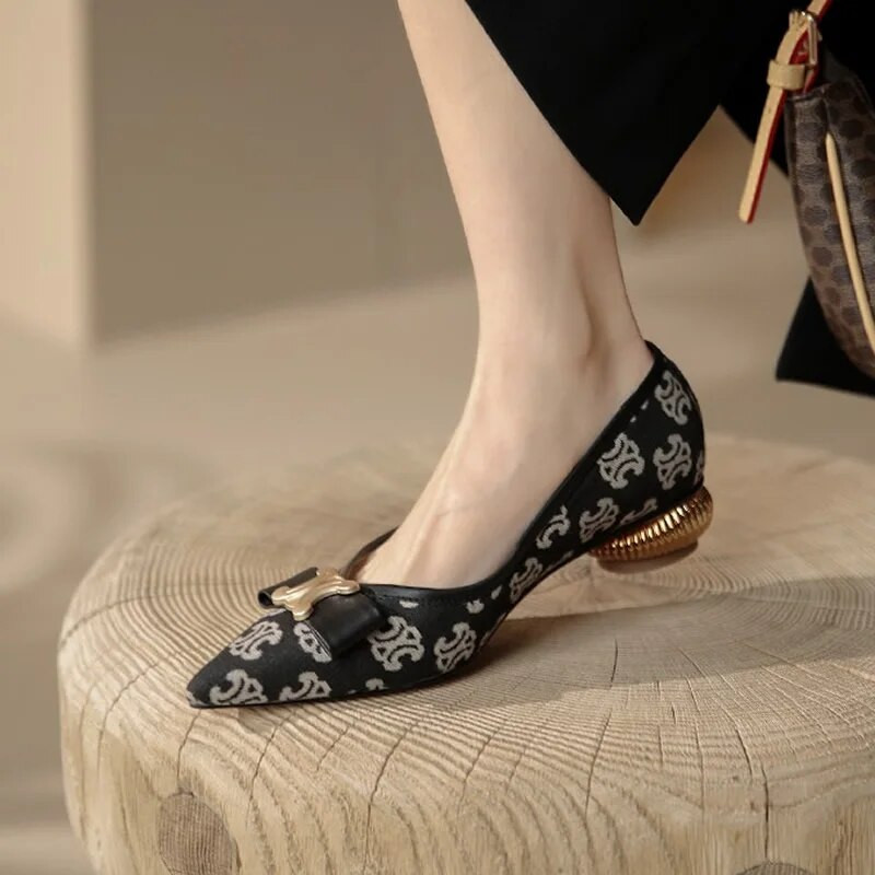 Ženske visoke potpetice sa srednjom potpeticom Proljeće Jesen 2023. Ženske cipele s petom u francuskom stilu s metalnom kopčom i leptir mašnom na šiljke Ženske