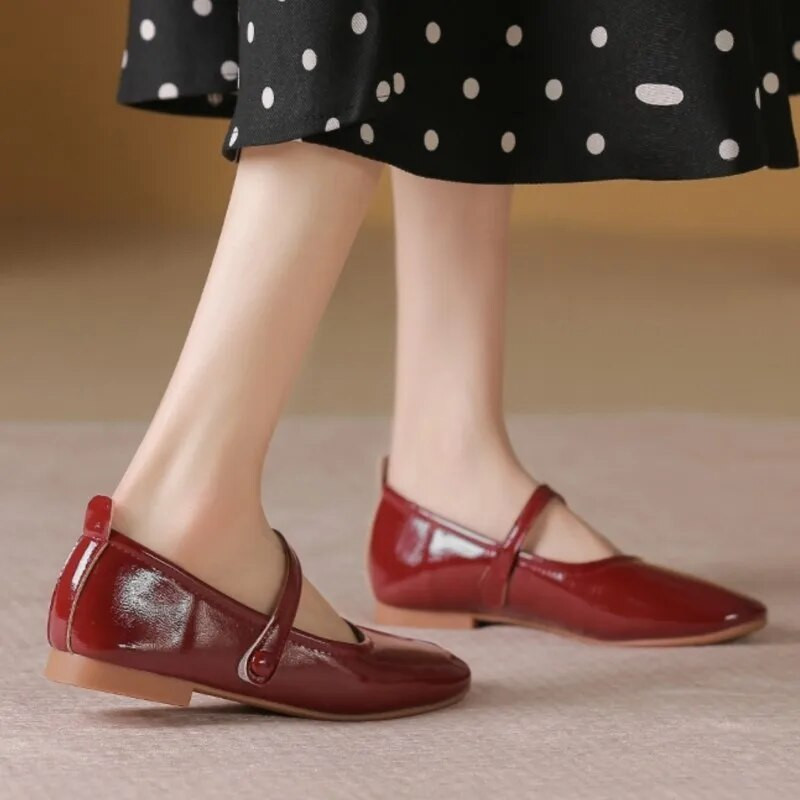 Nove ženske ravne cipele s četvrtastim prstima Cipele Mary Janes s niskom potpeticom Lakirane cipele Crvene crne vjenčanice za žene proljeće 1519N
