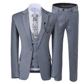 Három részes férfi esküvői öltöny, háromrészes, pöttyös nyomott, vékonyan illeszkedő, bevágásos hajtókás szmoking frakk, legjobb férfi, kétsoros