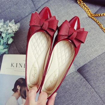 Летни модни дамски обувки с равни обувки Червени дамски обувки с равни обувки Ежедневни мокасини Меки ежедневни равни обувки с остър връх с панделка, голям размер 43 AB052