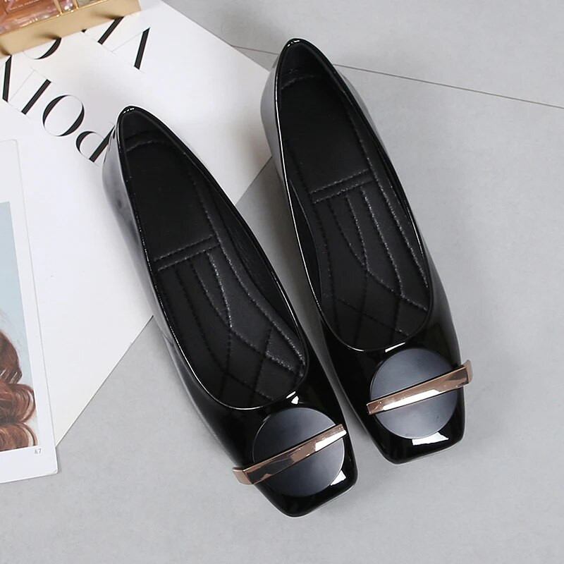 Női lapos esküvői cipők lakkbőr négyszögletes lábujjak fekete piros lapos cipők lapos csúszású tavaszi nyári participő nagy méretű