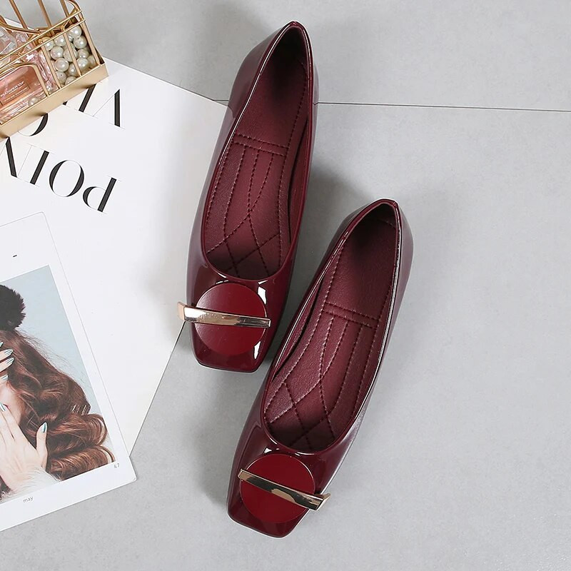Női lapos esküvői cipők lakkbőr négyszögletes lábujjak fekete piros lapos cipők lapos csúszású tavaszi nyári participő nagy méretű