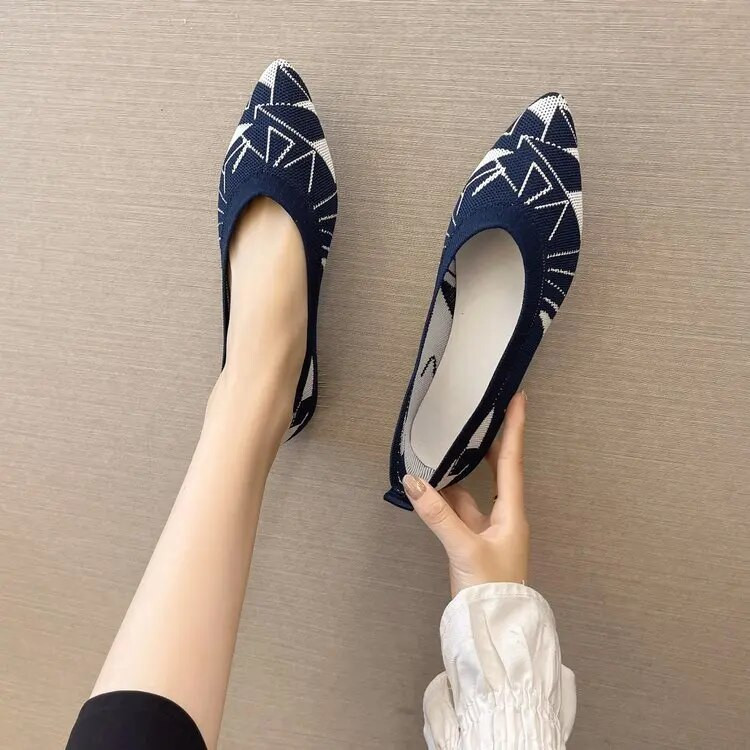 Nove ženske ravne cipele iz 2022., modne, dokolice, udobne za hodanje, velike veličine, šiljate, plitke elastične pletenice, svestrane