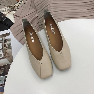 Sieviešu plakani īsie apavi Kvadrātveida purngalu laivu apavi Šūšanas slip uz plakanu apavu pamata plakanie Ērti vienvietīgi apavi pavasaris rudens 9769N