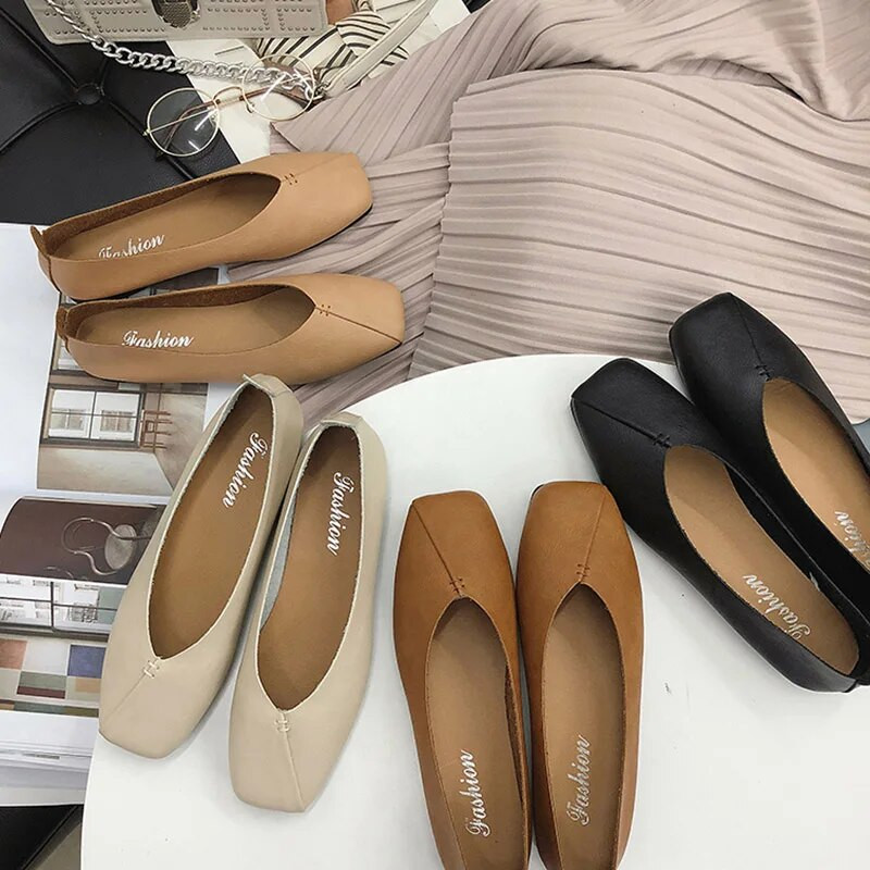 Sieviešu plakani īsie apavi Kvadrātveida purngalu laivu apavi Šūšanas slip uz plakanu apavu pamata plakanie Ērti vienvietīgi apavi pavasaris rudens 9769N