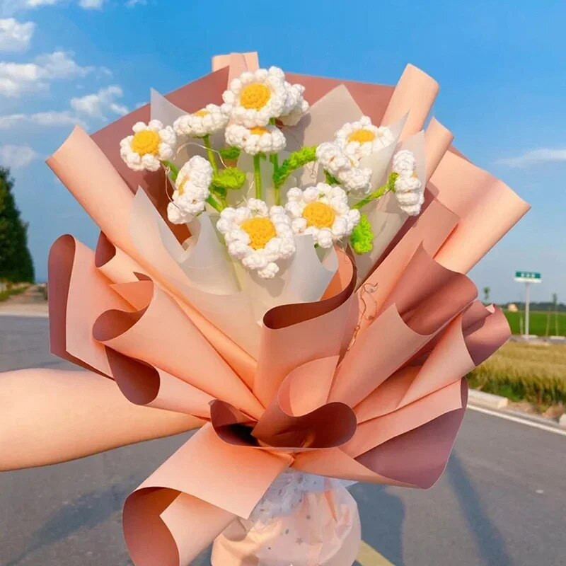 Ar rokām adīts tamborēts ziedu pušķis piena kokvilnas margrietiņa mākslīgie ziedi mājās gatavoti austi ziedi Ziemassvētku dāvanai Jaungada dekors 꽃다발