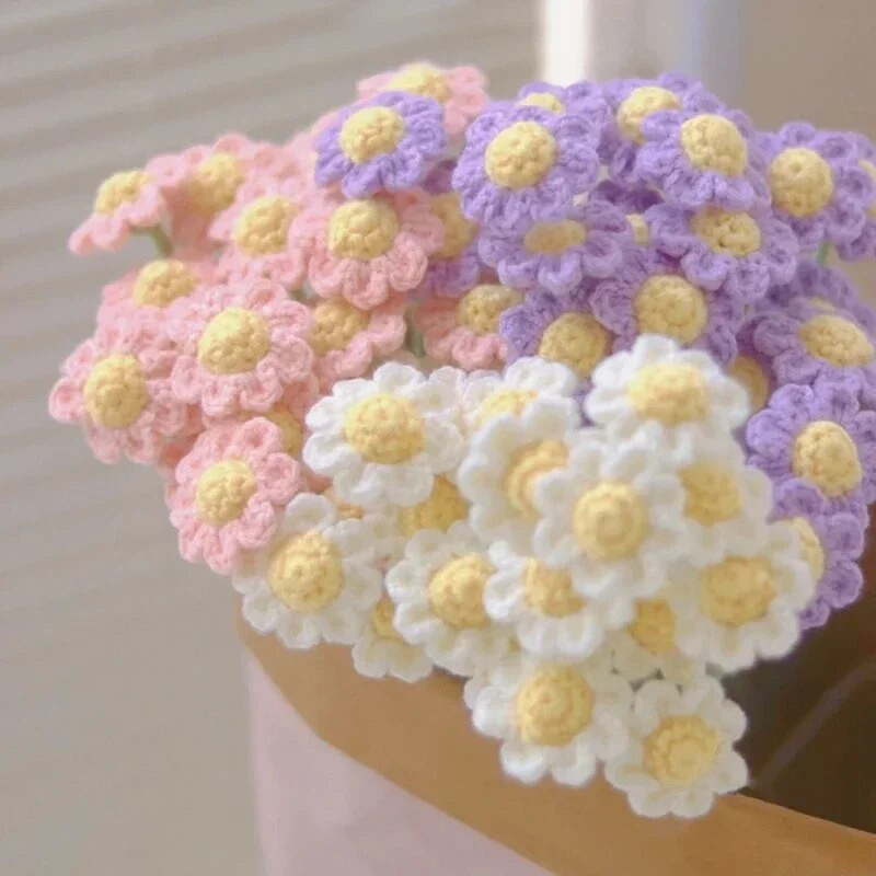 Ar rokām adīts tamborēts ziedu pušķis piena kokvilnas margrietiņa mākslīgie ziedi mājās gatavoti austi ziedi Ziemassvētku dāvanai Jaungada dekors 꽃다발