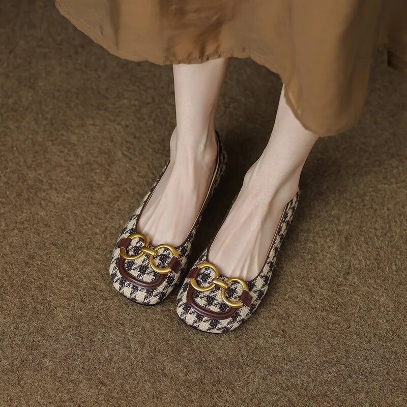 Jauni sieviešu dzīvokļi laivu apavi Pleds Slip on plakanas kurpes Metāla loafers kostīmi Tvīda dizaineru apavi sievietēm rudens