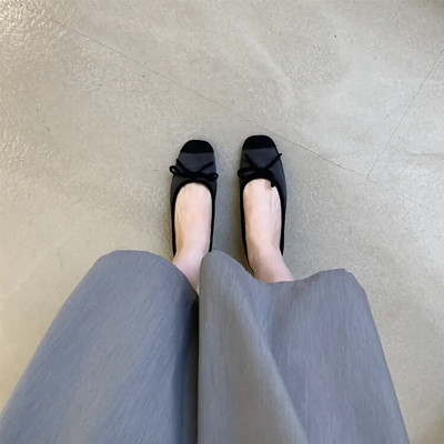 Franču stila sudraba apavi ar bieziem papēžiem sievietēm 2023. g. Jaunas vasaras daudzpusīgās loka baleta apavi ārējai tirdzniecībai