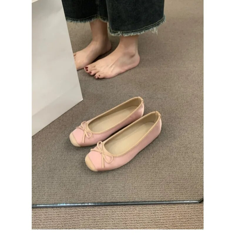 Franču stila sudraba apavi ar bieziem papēžiem sievietēm 2023. g. Jaunas vasaras daudzpusīgās loka baleta apavi ārējai tirdzniecībai