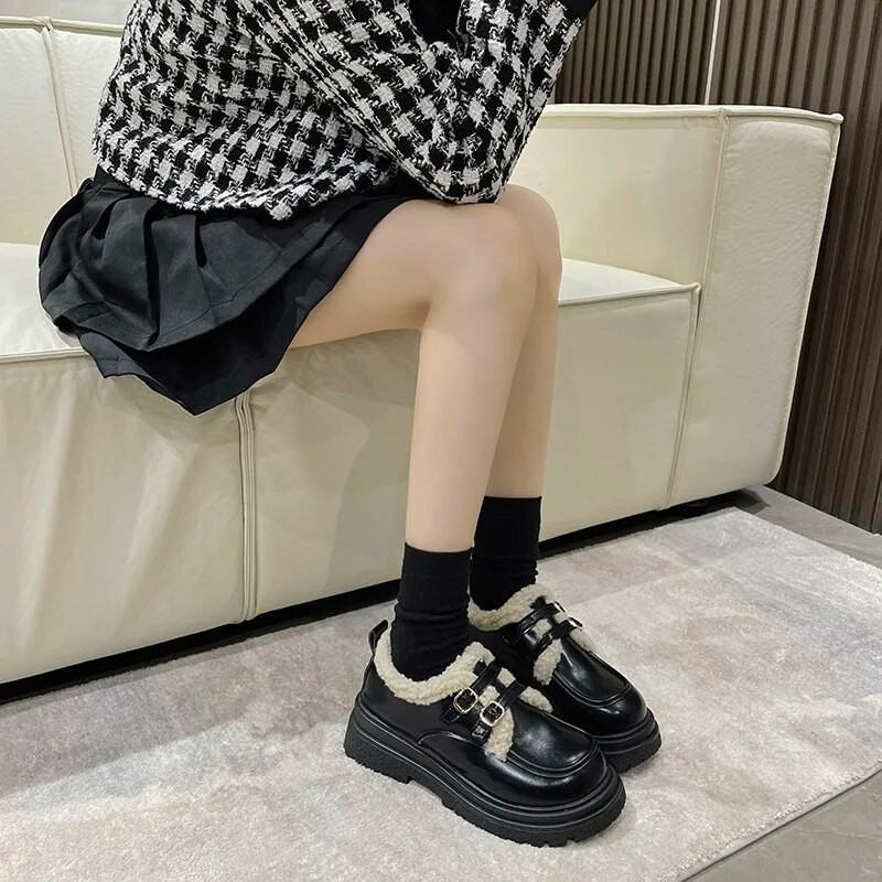 Ženske cipele 2022. Nova modna ležerna ženska sportska obuća Britanska okrugla glava Niska peta Plitka usta Nova zimska vintage kožna