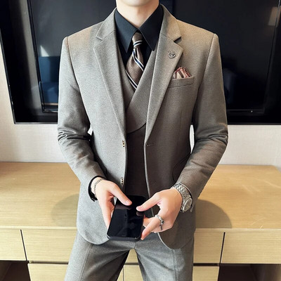 2023. gads — Boutique (žakete + veste + bikses) vīriešu modes biznesa formāla britu modes tendence Džentlmenis, slaids ikdienas kāzu 3 daļ.