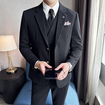 2023. gads — Boutique (žakete + veste + bikses) vīriešu modes biznesa formāla britu modes tendence Džentlmenis, slaids ikdienas kāzu 3 daļ.