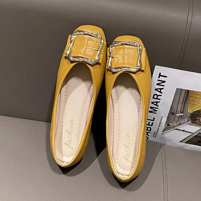 2023. g. sieviešu dzīvokļi, grezni, eleganti sūkņi, sieviešu svārki, vasaras balerīnas, plakani ikdienas apavi sievietēm