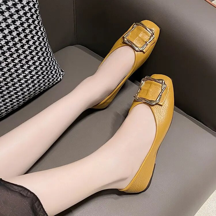 2023. g. sieviešu dzīvokļi, grezni, eleganti sūkņi, sieviešu svārki, vasaras balerīnas, plakani ikdienas apavi sievietēm