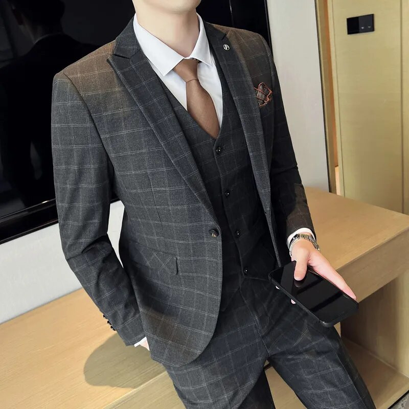 Butiik, mehed (bleiser+ vest + püksid) moe-äripulmade itaalia stiilis trend Liibuv vabaaja ruuduline pulmakleit, 3-osaline komplekt