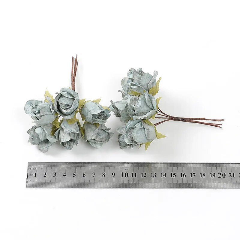 6Pcs 3cm Mini svilena ruža Buket umjetnog cvijeća DIY Cvjetna kruna Home Decor Zidni vijenac Vjenčana dekoracija Lažno cvijeće