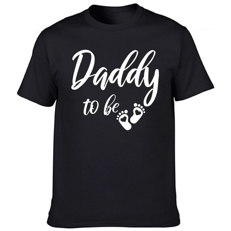 Joomine kahele Söömine kahele Rasedus paljastada paar mustad T-särgid, uus beebikuulutus, et emme saab isaks