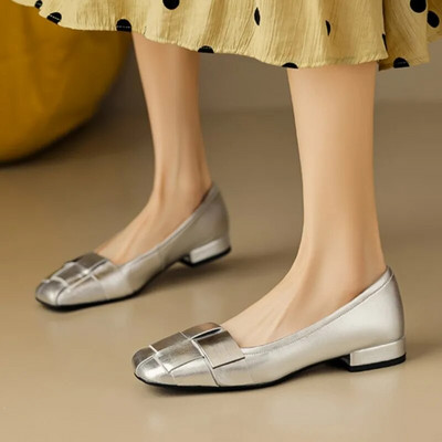 Nove ženske ravne cipele s ravnim prstima s ravnim prstima Ženske natikače s metalnim remenom Cipele za čamac na niske pete Kožne svečane cipele Jesen 1558N