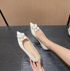 Pavasara/rudens ziedu rotājumi Sieviešu apavi ar zemiem papēžiem korejiešu stila plakani apavi Sieviešu pērļu balti pastaigu apavi ar mīksto zoli