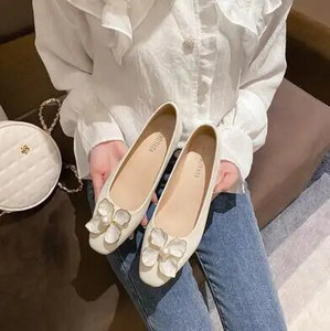 Pavasara/rudens ziedu rotājumi Sieviešu apavi ar zemiem papēžiem korejiešu stila plakani apavi Sieviešu pērļu balti pastaigu apavi ar mīksto zoli
