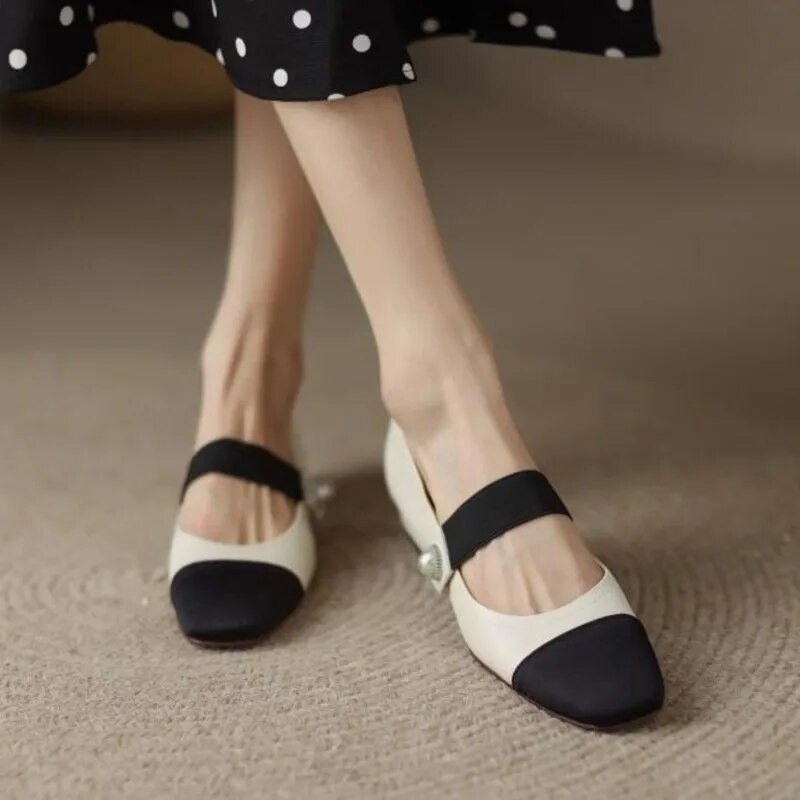 Uued naiste tasapinnalised, must varbaosa Mary Janes'i kingad Pärlpandlaga Patchwork Nahast kingad Segavärvilised Slip on Lamedad kingad Kevad 1551N