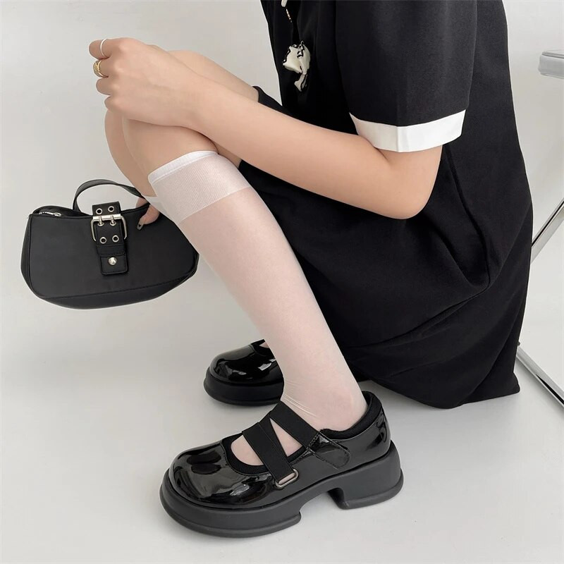 Retro ühekordsed kingad naiste 2022 uus mood, madalad naiste kingad paksu kontsaga pandla paksu kontsaga väikesed nahast kingad ühevärvilised