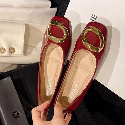 Plus veličina 34-43 Ženske cipele za čamac s četvrtastim vrhom Lakirane kožne ravne cipele Ženske ravne cipele s metalnim gumbima Crne cipele na cipele 1381N