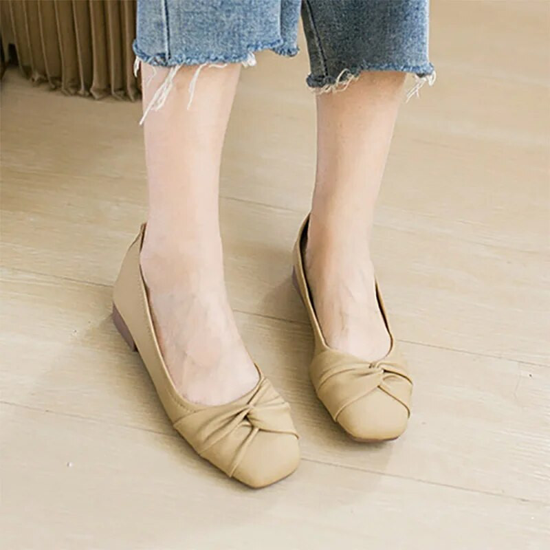 Női lapos, négyszögletes orrú csónakcipő, redőzött slip on női cipő Irodai alacsony sarkú kényelmes női cipő balett lapos 9776C