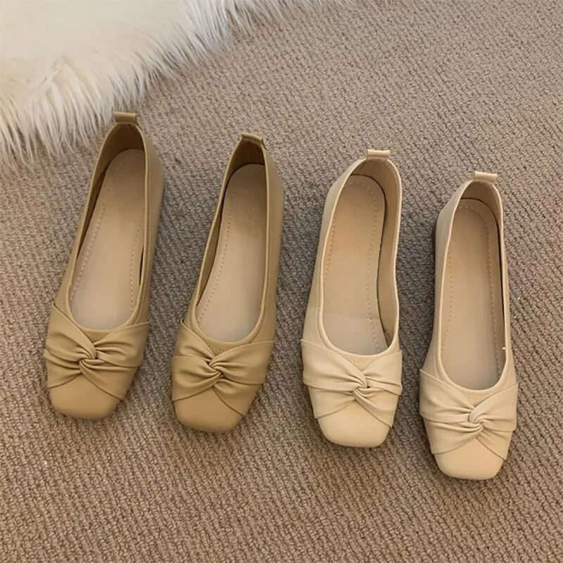 Női lapos, négyszögletes orrú csónakcipő, redőzött slip on női cipő Irodai alacsony sarkú kényelmes női cipő balett lapos 9776C