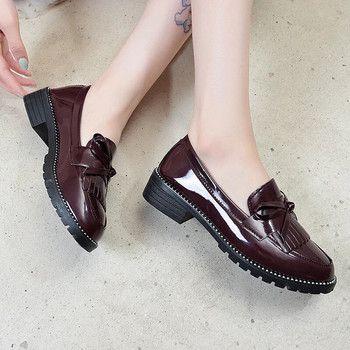 Μαύρα λουστρίνι γυναικεία loafers 2022 Νέα μόδα slip πλατφόρμα σε γυναικεία παπούτσια Tassel casual bow flats παπούτσια Γυναικεία