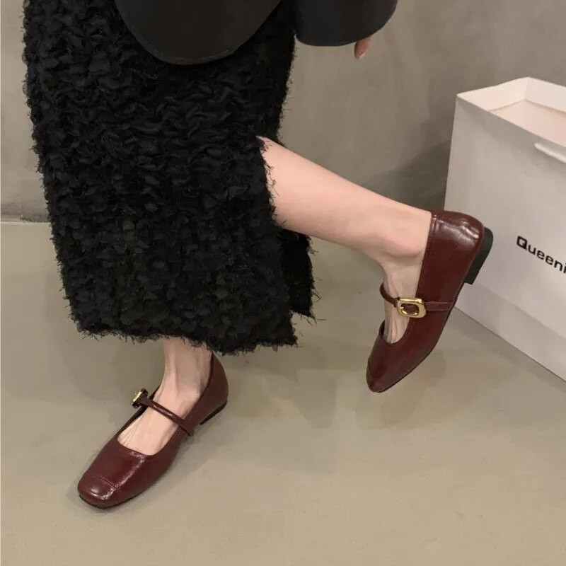 Jauni sieviešu dzīvokļi kvadrātveida sprādzes ādas apavi Black Mary Janes sieviešu dizaineru apavi Ballet Flats Zapatos Mujer Rudens 1637N
