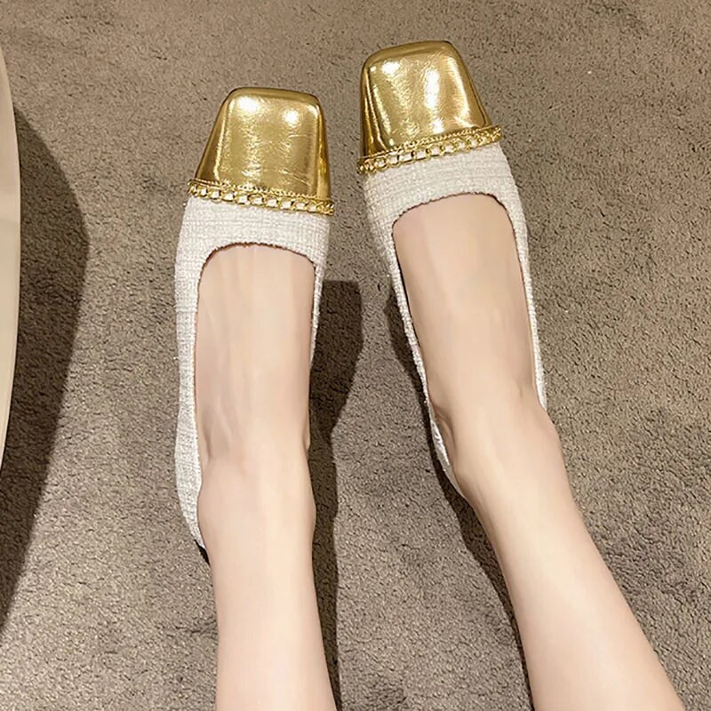 Nove ženske cipele na ravnom prstu sa zlatnim prstima. Kostim Cipele na ravne cipele od tvida. Plitke jednostruke cipele s lancem. Za žene svečane cipele 1211N