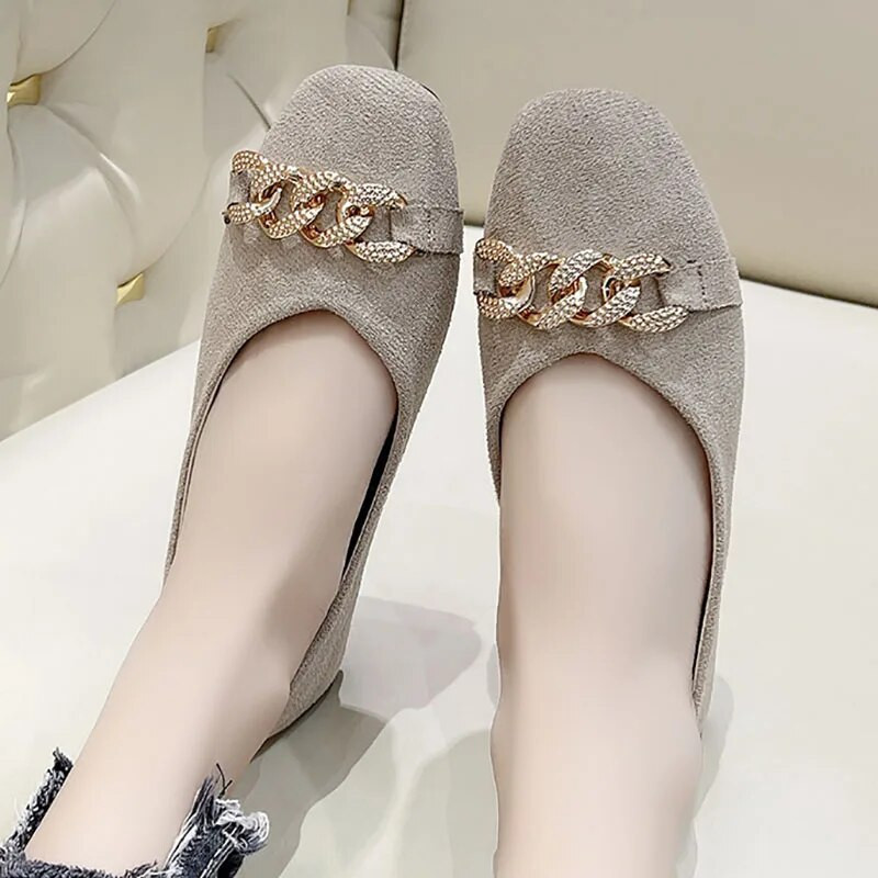 Nove ženske ravne cipele s kristalnim lancem Ravne cipele od umjetne brušene kože Crne natikače Dizajnerske ženske cipele za jesen 9997C