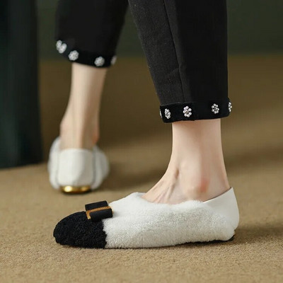 Női, bolyhos lapos gyapjúcipő meleg cipőn Fekete orrú csónakcipő női patchwork téli naplopók Női öszvérek Új 1672N