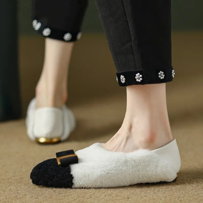 Női, bolyhos lapos gyapjúcipő meleg cipőn Fekete orrú csónakcipő női patchwork téli naplopók Női öszvérek Új 1672N