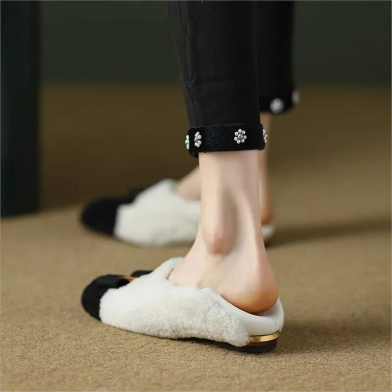 Női, bolyhos lapos gyapjúcipő meleg cipőn Fekete orrú csónakcipő női patchwork téli naplopók Női öszvérek Új 1672N
