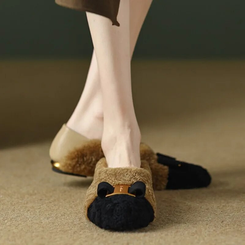 Női, bolyhos lapos gyapjúcipő meleg cipőn Fekete orrú csónakcipő női patchwork téli naplopók Női öszvérek Új 1672N