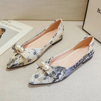 2023. g. sieviešu laivu apavi Modes ar smailiem purngaliem, maziem papēžu pumpuriem, sekli, uzvelkamām plakanām, ikdienas apaviem, dizaina pērļu lokiem