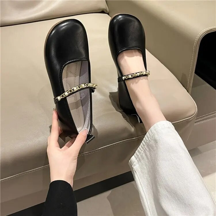 Nove ženske cipele za proljeće i jesen 2023. Korejski stil Dizajn metalnog lanca Profesionalne radne ženske ležerne ravne cipele za čamac
