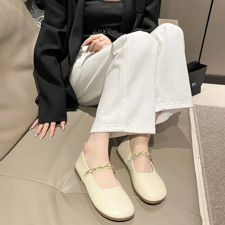 Nove ženske cipele za proljeće i jesen 2023. Korejski stil Dizajn metalnog lanca Profesionalne radne ženske ležerne ravne cipele za čamac
