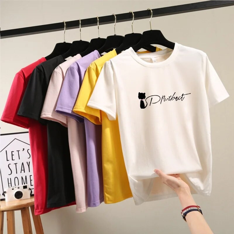 2023. gada vasaras jauns sieviešu T-krekls ar īsām piedurknēm Instagram korejiešu stila studentu gadījuma sieviešu bāzes krekla versija