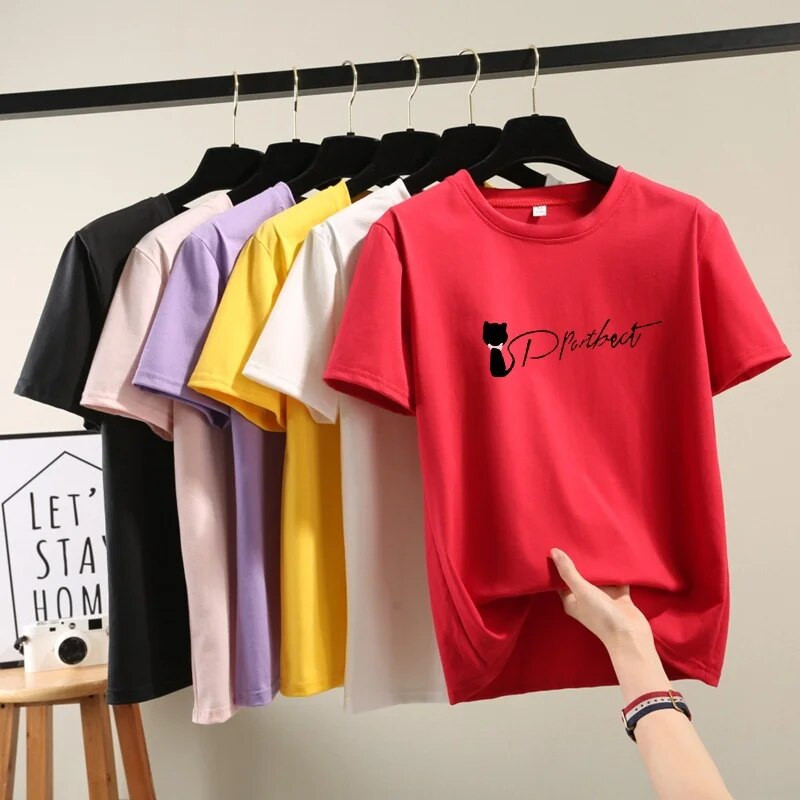 2023. gada vasaras jauns sieviešu T-krekls ar īsām piedurknēm Instagram korejiešu stila studentu gadījuma sieviešu bāzes krekla versija