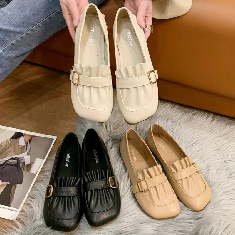 Jauni Sieviešu Loafers Kvadrātveida purngals Laivu apavi Ruffles Slip on Plakanas Kurpes Josta Loafer Melns Ādas ikdienas apavi Pavasaris Rudens 1620N