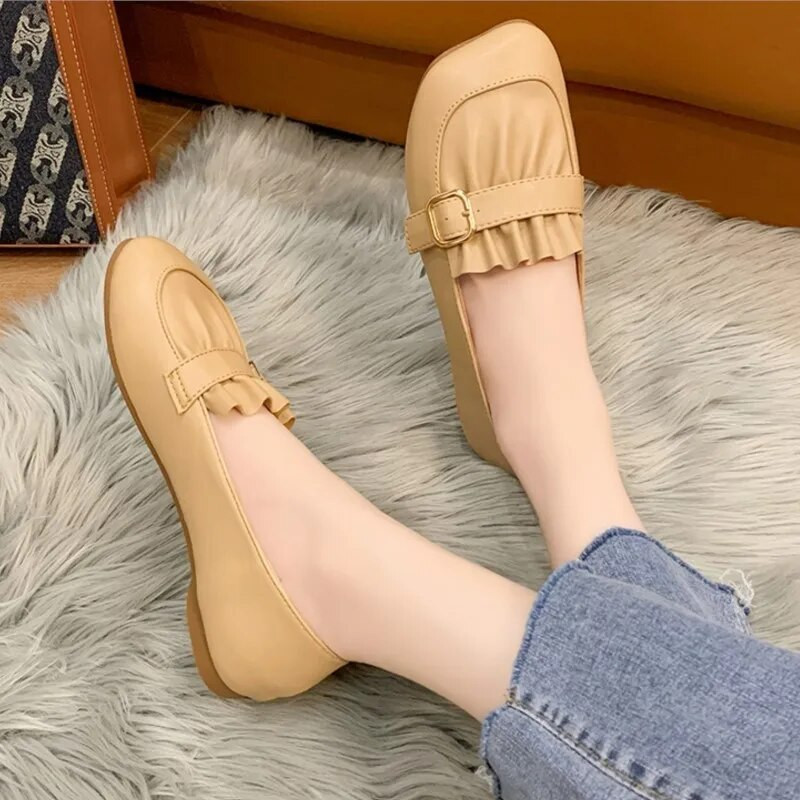 Jauni Sieviešu Loafers Kvadrātveida purngals Laivu apavi Ruffles Slip on Plakanas Kurpes Josta Loafer Melns Ādas ikdienas apavi Pavasaris Rudens 1620N
